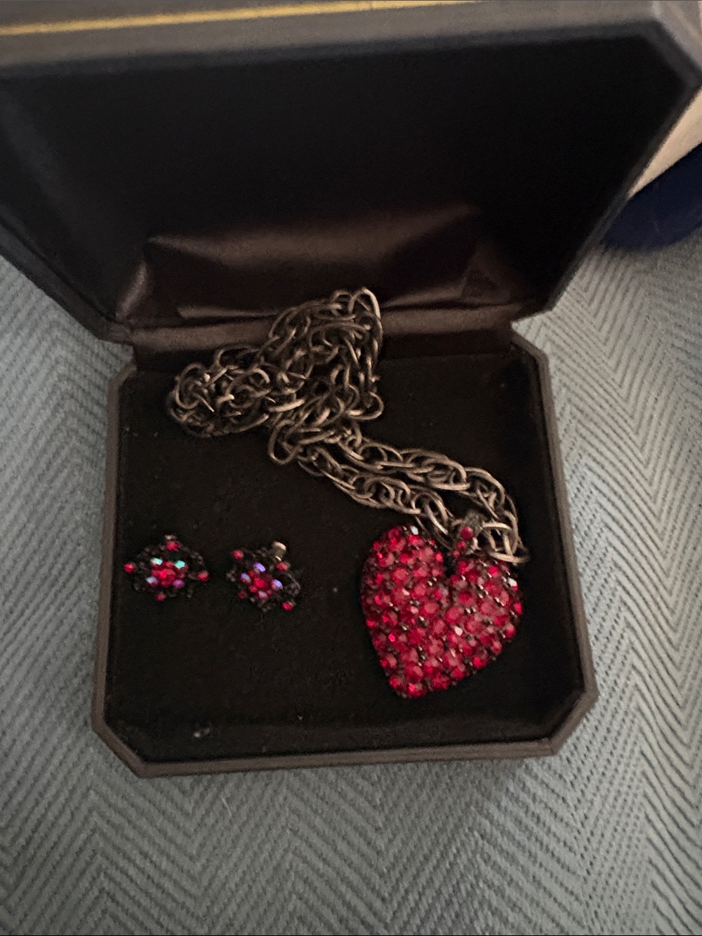 Sweet Romance Heart Pendant Necklace and Studs - Red Crystal